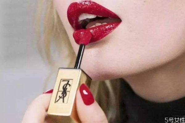 唇釉要怎么使用呢 唇釉使用的方法有什么呢 唇釉要怎么使用呢 唇釉使用的方法有什么呢