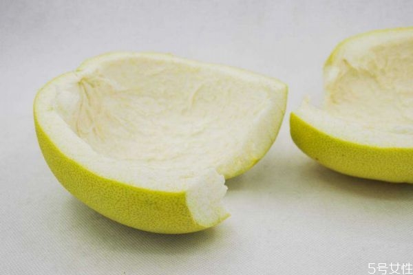 柚子皮能吃嗎 柚子皮的作用有什么呢 柚子皮能吃嗎 柚子皮的作用有什么呢