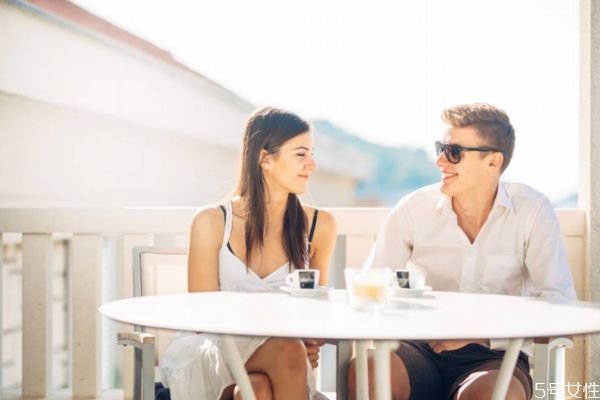 怎么跟喜歡的人表白 女生向男生表白方式 怎么跟喜歡的人表白 女生向男生表白方式