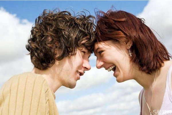 男生對女生表白方式 男生向女生表白套路 男生對女生表白方式 男生向女生表白套路