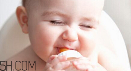 新生兒吐奶情況什么時(shí)候會(huì)沒(méi)有？寶寶吐奶了怎么辦？