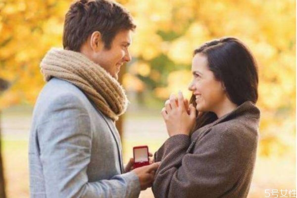 怎么跟喜歡的人表白 女生向男生表白方式 怎么跟喜歡的人表白 女生向男生表白方式