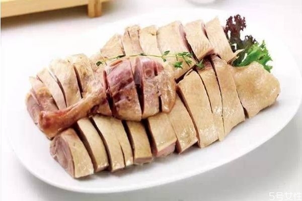 鹽水鴨有什么營養(yǎng)價值呢 吃鹽水鴨有什么好處嗎 鹽水鴨有什么營養(yǎng)價值呢 吃鹽水鴨有什么好處嗎