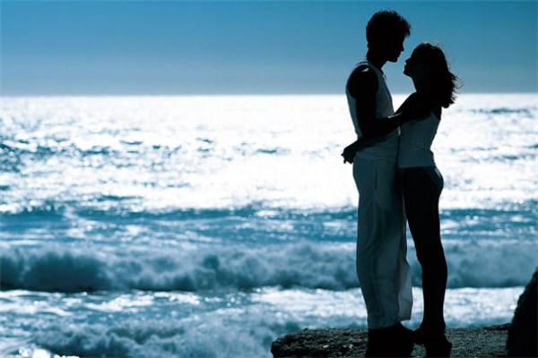 喜歡的人很優(yōu)秀該不該主動 喜歡的人太優(yōu)秀怎么辦