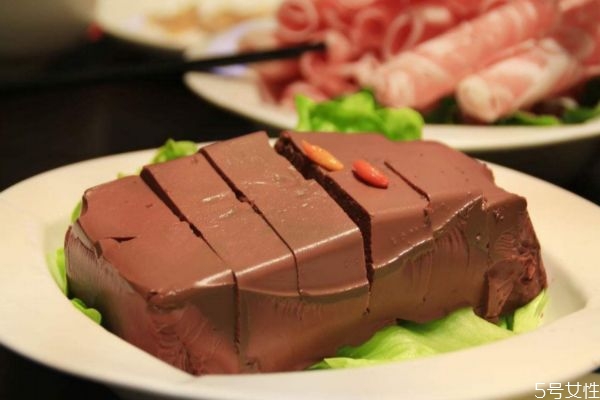 豬血有什么營(yíng)養(yǎng)價(jià)值呢 吃豬血有什么好處呢 豬血有什么營(yíng)養(yǎng)價(jià)值呢 吃豬血有什么好處呢