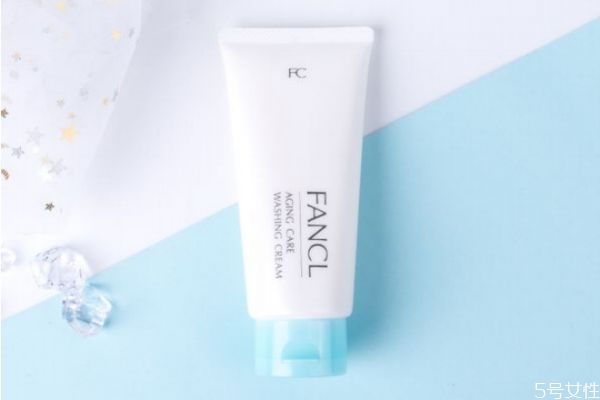 用了過期的洗面奶會怎么樣 用過期洗面奶有什么危害 用了過期的洗面奶會怎么樣 用過期洗面奶有什么危害