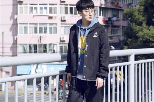 男生夾克里面穿什么好看 男生夾克內(nèi)搭推薦 男生夾克里面穿什么好看 男生夾克內(nèi)搭推薦