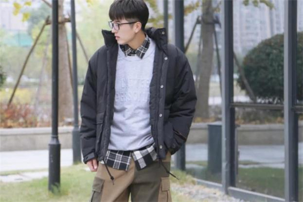 男生夾克里面穿什么好看 男生夾克內(nèi)搭推薦 男生夾克里面穿什么好看 男生夾克內(nèi)搭推薦