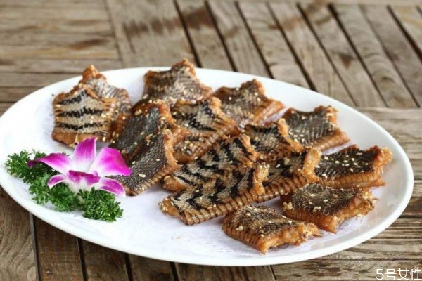 蛇肉可以吃嗎 吃蛇肉有什么注意的呢 蛇肉可以吃嗎 吃蛇肉有什么注意的呢