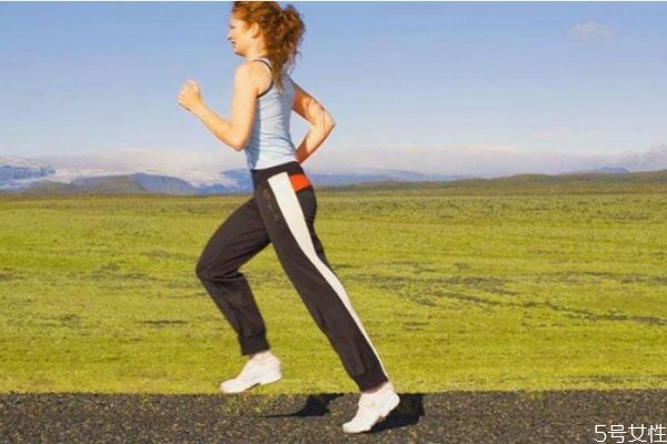 跑步前要擦水乳嗎 跑步前后護膚注意事項 跑步前要擦水乳嗎 跑步前后護膚注意事項