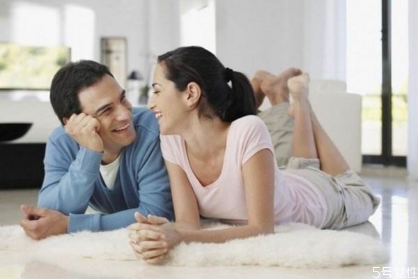 好男人應該為老婆做什么事 男人寵妻子的表現(xiàn)細節(jié)