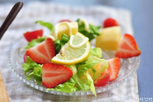 腸炎應(yīng)該多吃一點什么呢 腸炎在飲食上藥注意什么呢 腸炎應(yīng)該多吃一點什么呢 腸炎在飲食上藥注意什么呢