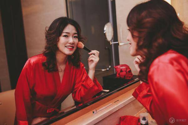 晨袍有哪些款式 晨袍可以當睡衣穿嗎 晨袍有哪些款式 晨袍可以當睡衣穿嗎