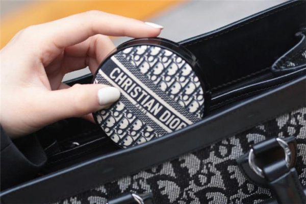 迪奧老花氣墊價格 迪奧老花氣墊哪里買 迪奧老花氣墊價格 迪奧老花氣墊哪里買