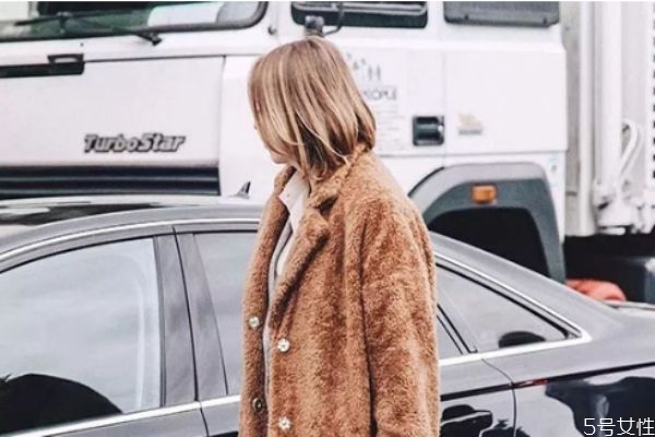 羊羔毛衣服怎么洗 羊羔毛皮草護(hù)理的方法