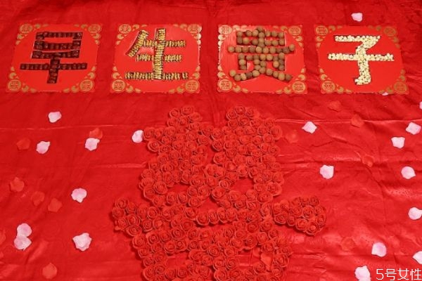 結(jié)婚床上放哪些東西好 結(jié)婚床上應(yīng)該放什么 結(jié)婚床上放哪些東西好 結(jié)婚床上應(yīng)該放什么