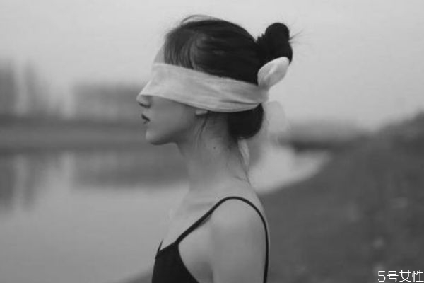 愛情可以勉強(qiáng)嗎 勉強(qiáng)的愛情會幸福嗎 愛情可以勉強(qiáng)嗎 勉強(qiáng)的愛情會幸福嗎