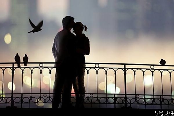 愛情可以勉強(qiáng)嗎 勉強(qiáng)的愛情會幸福嗎 愛情可以勉強(qiáng)嗎 勉強(qiáng)的愛情會幸福嗎