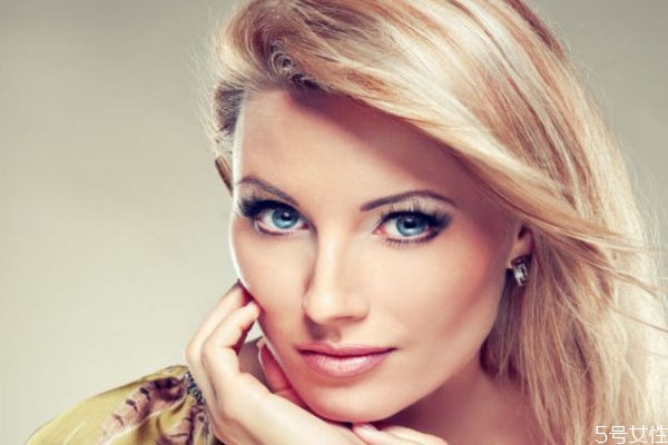 為什么女性容易長皺紋呢 一般女性長皺紋原因有什么呢 為什么女性容易長皺紋呢 一般女性長皺紋原因有什么呢