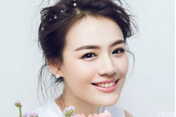 眼部細紋造成原因有什么呢 為什么會出現(xiàn)眼部細紋呢 眼部細紋造成原因有什么呢 為什么會出現(xiàn)眼部細紋呢