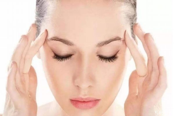 油性皮膚應(yīng)該怎么護(hù)理呢 油性皮膚護(hù)理方法有什么呢 油性皮膚應(yīng)該怎么護(hù)理呢 油性皮膚護(hù)理方法有什么呢