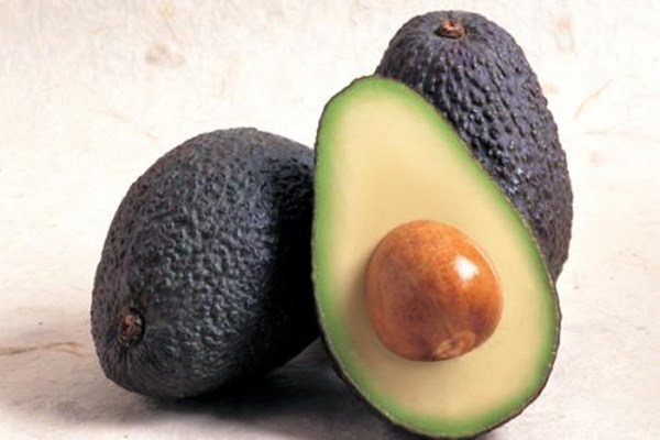 ?牛油果買綠的還是黑的 牛油果黑的好吃還是綠的好吃 ?牛油果買綠的還是黑的 牛油果黑的好吃還是綠的好吃