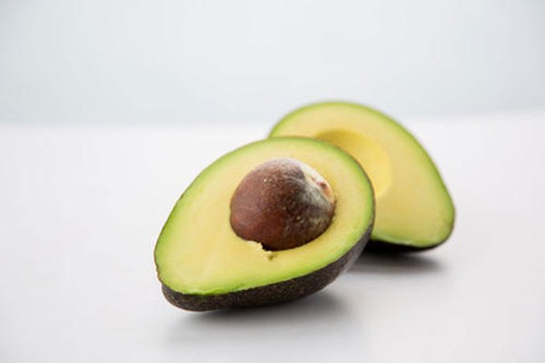 ?牛油果買綠的還是黑的 牛油果黑的好吃還是綠的好吃 ?牛油果買綠的還是黑的 牛油果黑的好吃還是綠的好吃