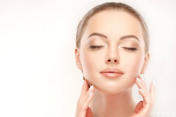 臉過(guò)敏還能用洗面奶嗎 臉過(guò)敏發(fā)紅癢用冷水洗臉好 臉過(guò)敏還能用洗面奶嗎 臉過(guò)敏發(fā)紅癢用冷水洗臉好