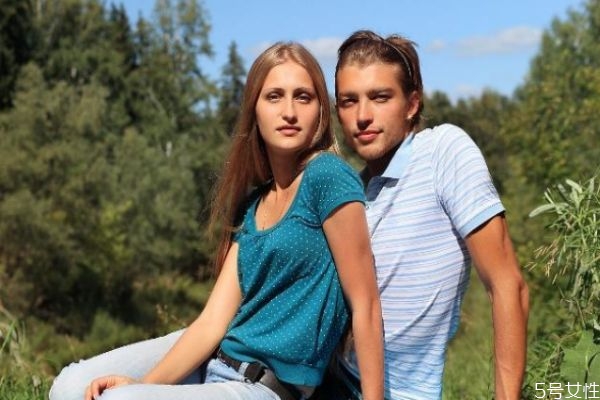 男生變?cè)且驗(yàn)槭裁?男生變?cè)乃膫€(gè)前兆 男生變?cè)且驗(yàn)槭裁?男生變?cè)乃膫€(gè)前兆