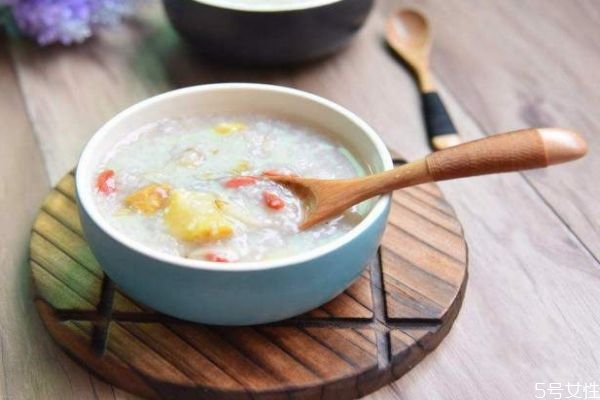 枸杞粥怎么做好吃呢 枸杞粥有什么營養(yǎng)價值呢 枸杞粥怎么做好吃呢 枸杞粥有什么營養(yǎng)價值呢