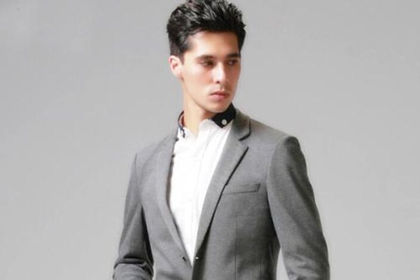 小西裝有墊肩好還是沒墊肩好 小西裝墊肩可以拆嗎 小西裝有墊肩好還是沒墊肩好 小西裝墊肩可以拆嗎