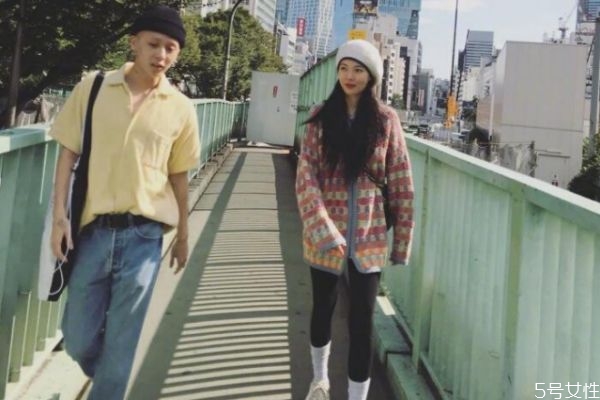 女人撒嬌說明什么意思 女人撒嬌的表現有哪些 女人撒嬌說明什么意思 女人撒嬌的表現有哪些