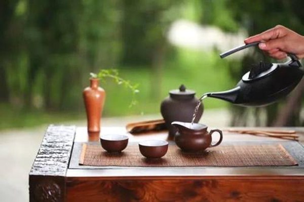 發(fā)燒時(shí)能喝濃茶嗎 發(fā)燒時(shí)能喝什么飲品 發(fā)燒時(shí)能喝濃茶嗎 發(fā)燒時(shí)能喝什么飲品