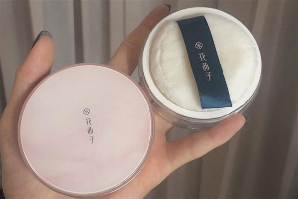 花西子散粉和悅詩風吟散粉哪個好 花西子散粉是哪個國家的 花西子散粉和悅詩風吟散粉哪個好 花西子散粉是哪個國家的