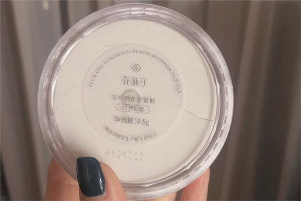 花西子散粉和悅詩風吟散粉哪個好 花西子散粉是哪個國家的 花西子散粉和悅詩風吟散粉哪個好 花西子散粉是哪個國家的