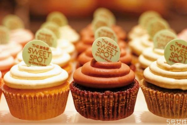 成年人一天最多吃多少甜食呢 吃甜食有什么注意呢 成年人一天最多吃多少甜食呢 吃甜食有什么注意呢