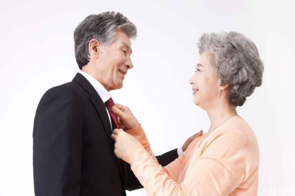 婚姻中男生可以比自己小嗎 女大男小的戀情是怎么樣呢 婚姻中男生可以比自己小嗎 女大男小的戀情是怎么樣呢