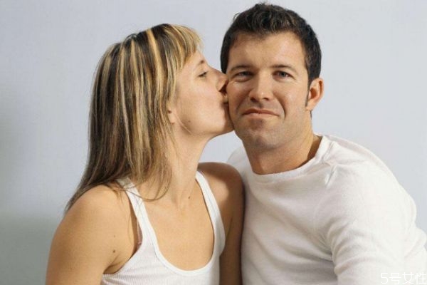 婚姻中男生可以比自己小嗎 女大男小的戀情是怎么樣呢 婚姻中男生可以比自己小嗎 女大男小的戀情是怎么樣呢