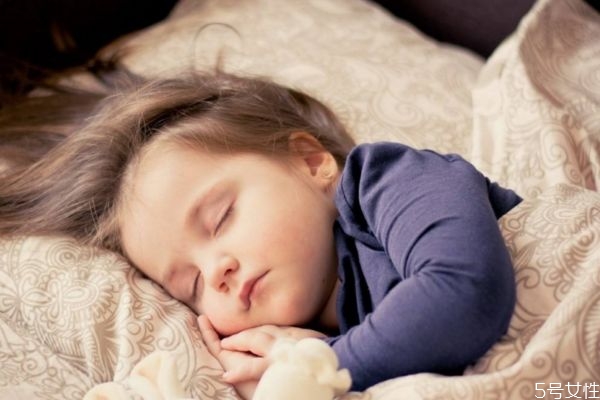 為什么小孩子睡覺會(huì)磨牙呢 小孩子睡覺磨牙原因是什么呢