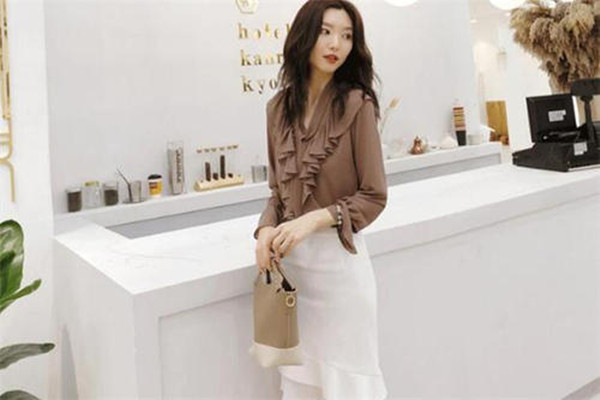 蕾絲包臀裙穿搭技巧 如何保養(yǎng)蕾絲包臀裙 蕾絲包臀裙穿搭技巧 如何保養(yǎng)蕾絲包臀裙