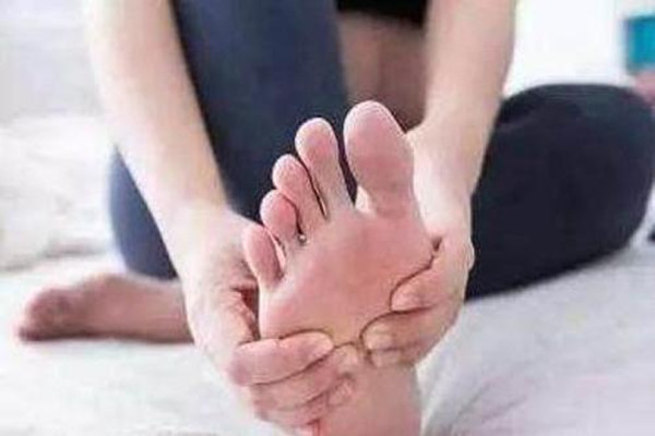 小腿抽筋怎么緩解 睡覺(jué)時(shí)小腿抽筋的原因 小腿抽筋怎么緩解 睡覺(jué)時(shí)小腿抽筋的原因