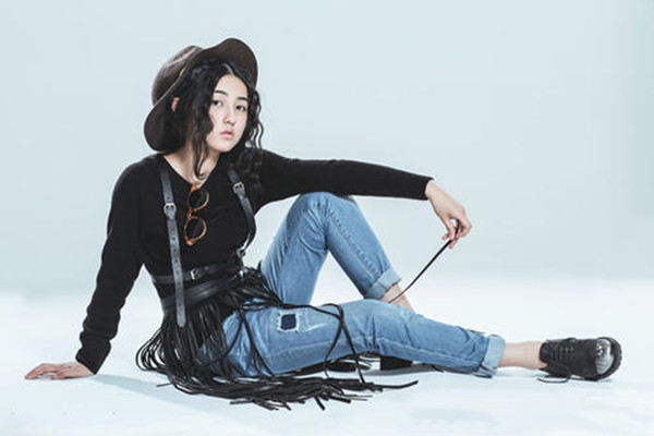 女生嘻哈風搭配技巧 女生嘻哈風搭配穿搭禁忌 女生嘻哈風搭配技巧 女生嘻哈風搭配穿搭禁忌