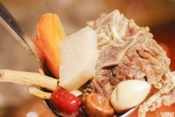 吃羊蝎子有什么注意的呢 羊蝎子不能和什么一起吃呢 吃羊蝎子有什么注意的呢 羊蝎子不能和什么一起吃呢