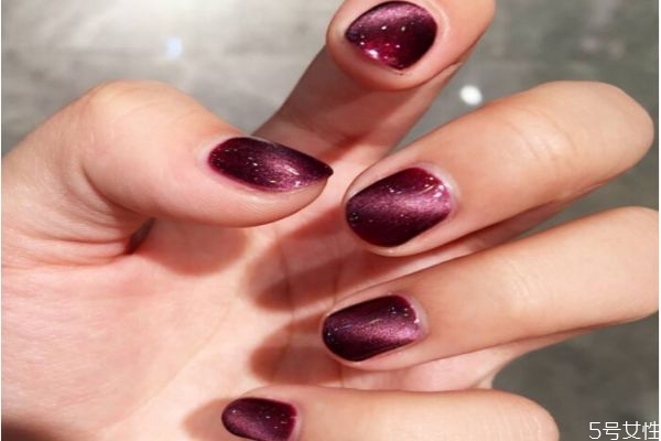 貓眼石美甲的做法是什么 貓眼石美甲多少錢 貓眼石美甲的做法是什么 貓眼石美甲多少錢