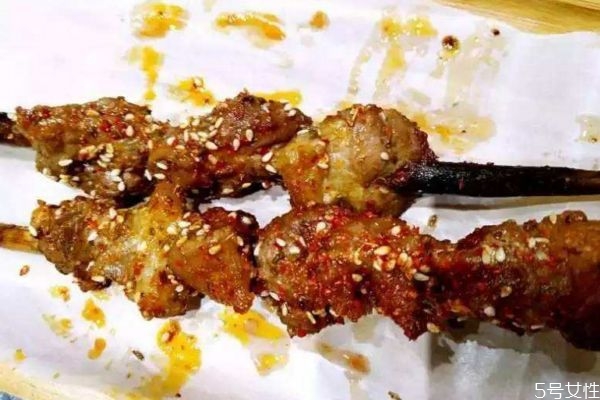 羊尾有什么營(yíng)養(yǎng)價(jià)值呢 吃羊尾的好處有什么呢 羊尾有什么營(yíng)養(yǎng)價(jià)值呢 吃羊尾的好處有什么呢