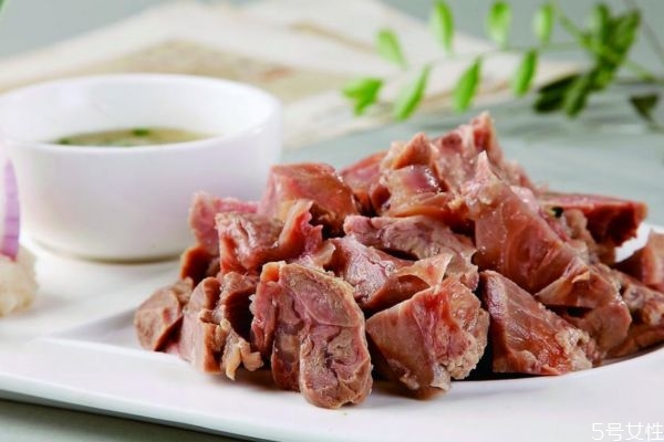 什么是羊腱子呢 羊腱子有什么營養(yǎng)價值呢 什么是羊腱子呢 羊腱子有什么營養(yǎng)價值呢