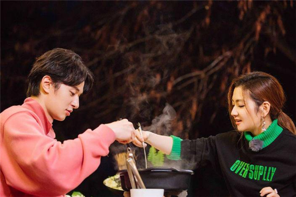 勸你早睡和陪你熬夜的人哪個(gè)更愛你-應(yīng)該選擇哪個(gè) 勸你早睡和陪你熬夜的人哪個(gè)更愛你-應(yīng)該選擇哪個(gè)