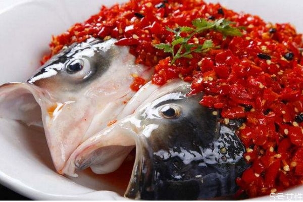 魚(yú)頭有什么營(yíng)養(yǎng)價(jià)值呢 吃魚(yú)頭有什么好處呢