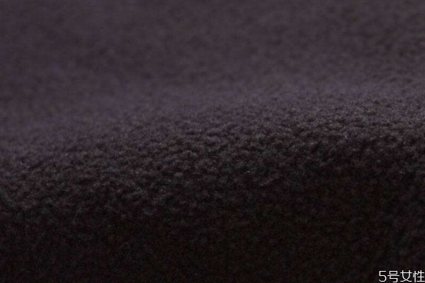 復合搖粒絨與雙面搖粒絨的區(qū)別 搖粒絨面料的用途及清洗