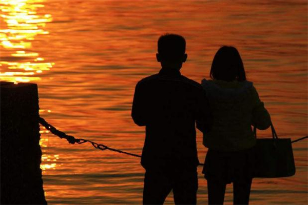 跨年怎么給女朋友驚喜 和女朋友跨年怎么過有意義